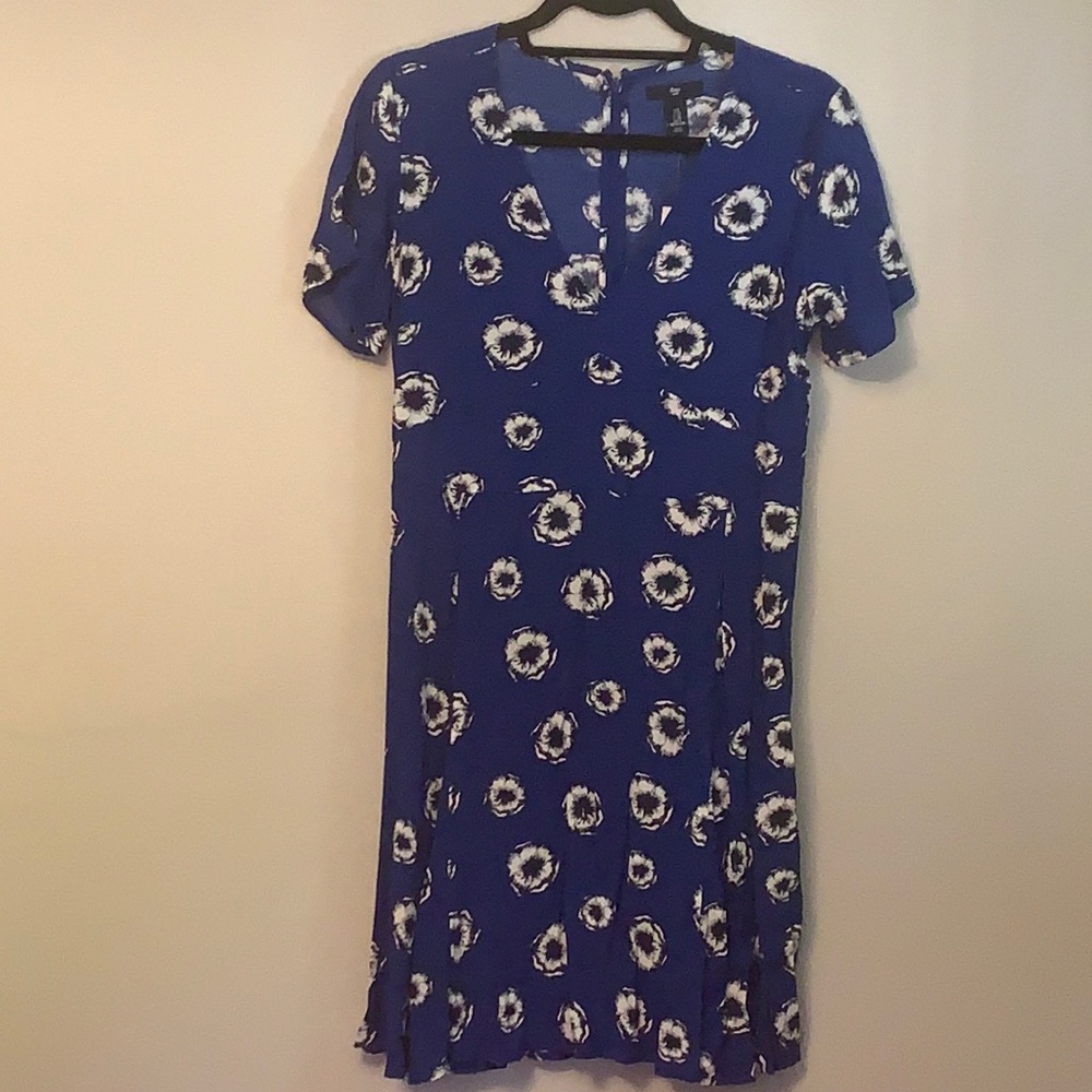 V Neck Gap dress